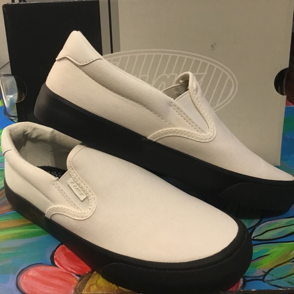 NEW, LUGZ CLIPPER SLIP ON SHOES, SIZE 7.5 Note 2 small spots.